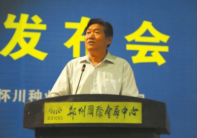 河南大眾種業(yè)有限公司新聞發(fā)言人發(fā)布該公司的玉米、花生新品種信息。