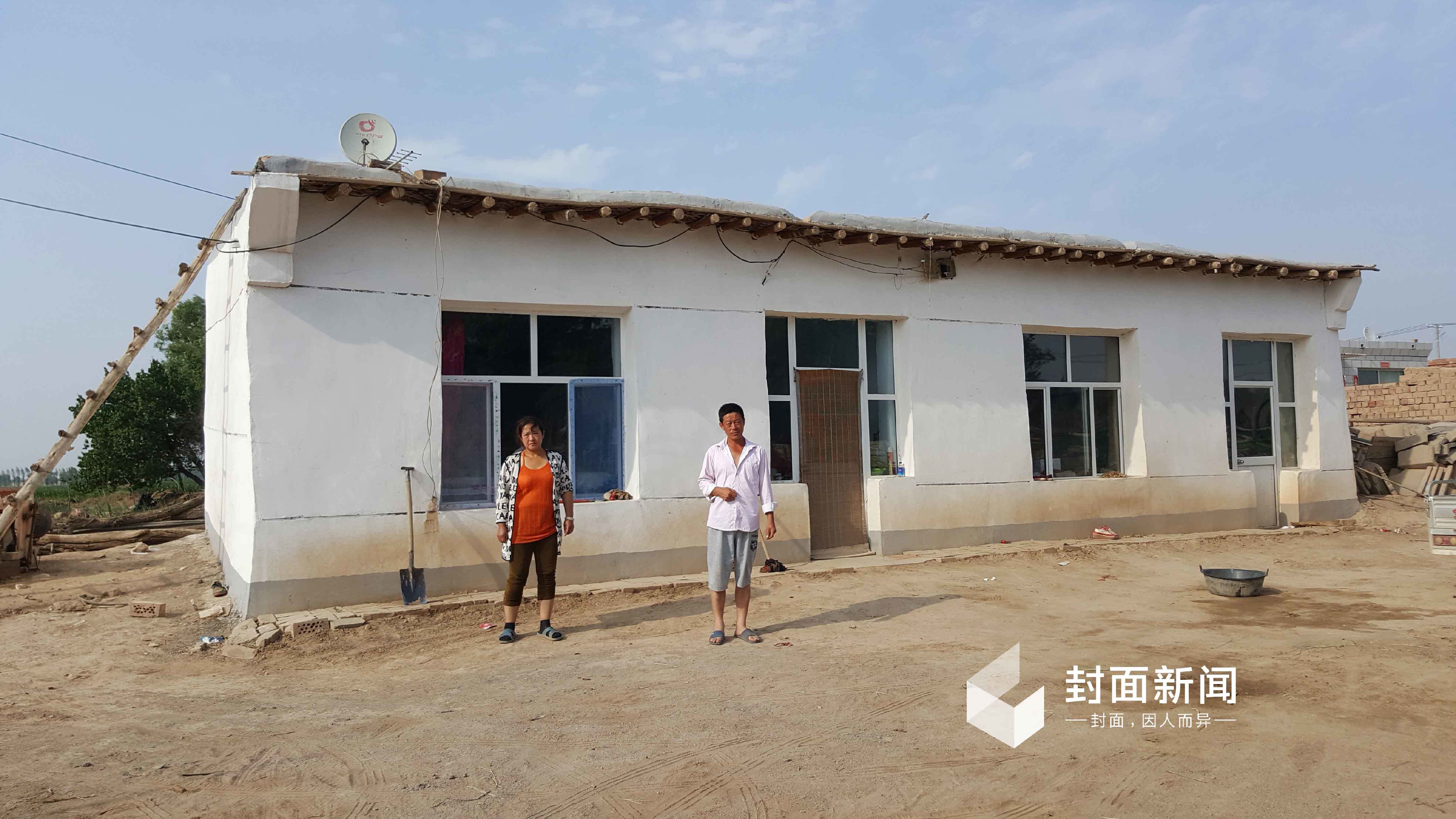 王力軍家的房子，是33年前修的土磚平房。