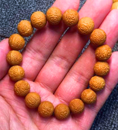 6-猴頭核桃核雕-招財(cái)進(jìn)寶